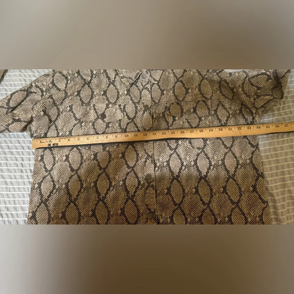 She + Sky Snakeskin Print Raw Hem Jacket Raw Hem Sz L - Picture 10 of 11